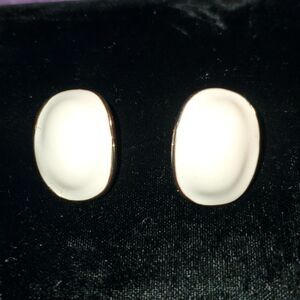 Vintage 1980's Napier Goldtone‎ & Ivory Enamel Rectangular Clip-On Earrings